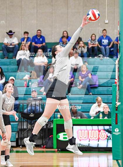 Thumbnail 1 in Neches vs McMullen County (UIL 1A Region 4 Semifinal Playoff) photogallery.