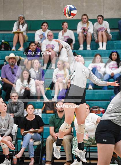 Thumbnail 1 in Neches vs McMullen County (UIL 1A Region 4 Semifinal Playoff) photogallery.