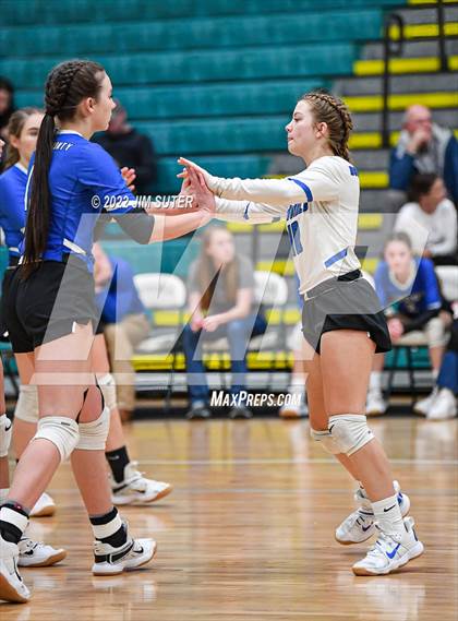 Thumbnail 1 in Neches vs McMullen County (UIL 1A Region 4 Semifinal Playoff) photogallery.