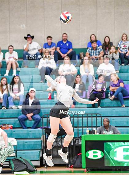 Thumbnail 1 in Neches vs McMullen County (UIL 1A Region 4 Semifinal Playoff) photogallery.