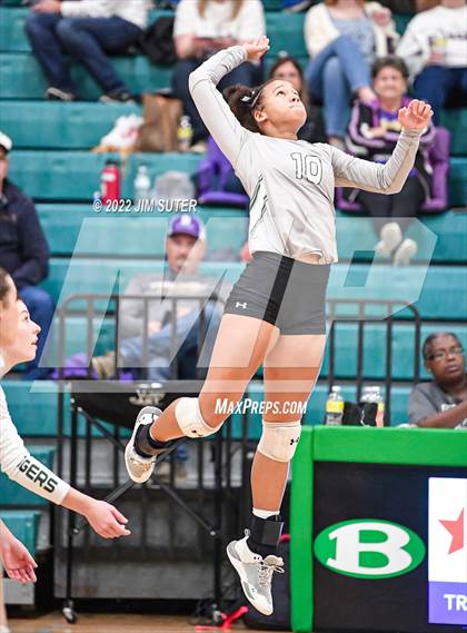 Thumbnail 2 in Neches vs McMullen County (UIL 1A Region 4 Semifinal Playoff) photogallery.
