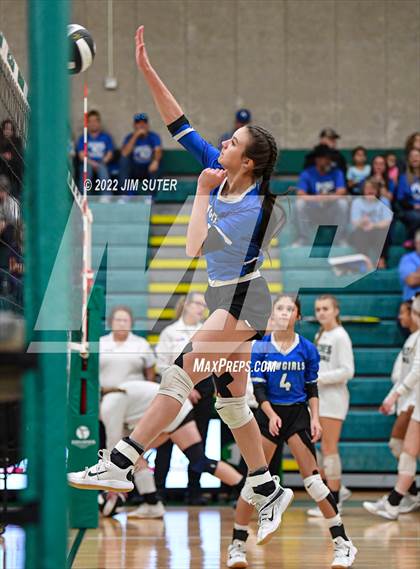 Thumbnail 2 in Neches vs McMullen County (UIL 1A Region 4 Semifinal Playoff) photogallery.