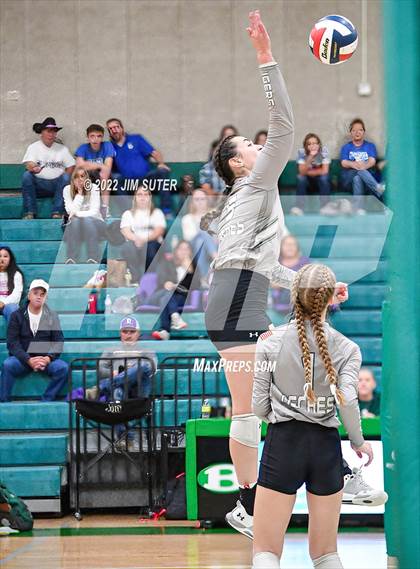 Thumbnail 3 in Neches vs McMullen County (UIL 1A Region 4 Semifinal Playoff) photogallery.