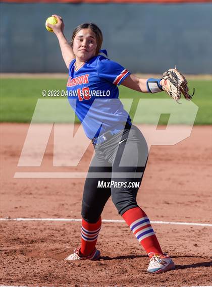 Thumbnail 2 in Cactus vs. Holbrook (Dobson/Westwood Invitational) photogallery.