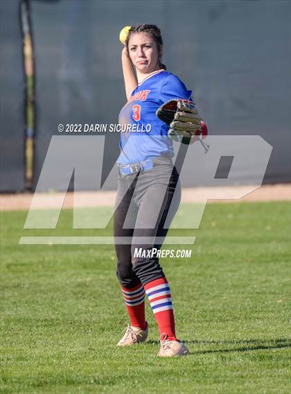 Thumbnail 1 in Cactus vs. Holbrook (Dobson/Westwood Invitational) photogallery.