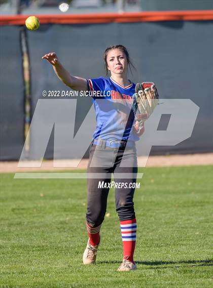 Thumbnail 2 in Cactus vs. Holbrook (Dobson/Westwood Invitational) photogallery.