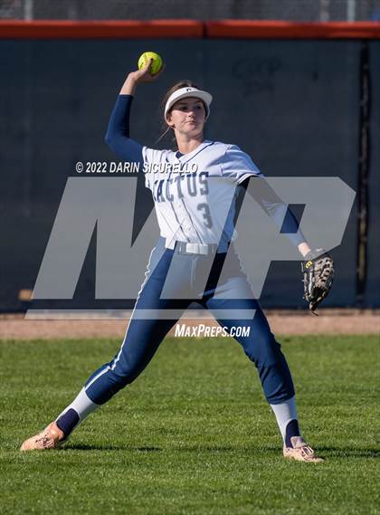 Thumbnail 3 in Cactus vs. Holbrook (Dobson/Westwood Invitational) photogallery.