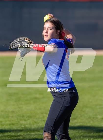 Thumbnail 1 in Cactus vs. Holbrook (Dobson/Westwood Invitational) photogallery.