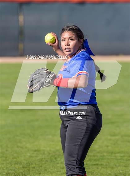 Thumbnail 3 in Cactus vs. Holbrook (Dobson/Westwood Invitational) photogallery.