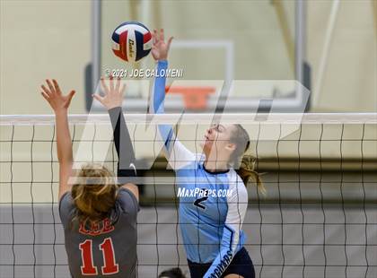 Thumbnail 3 in Lee vs Johnson photogallery.