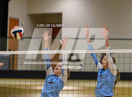 Thumbnail 3 in Lee vs Johnson photogallery.