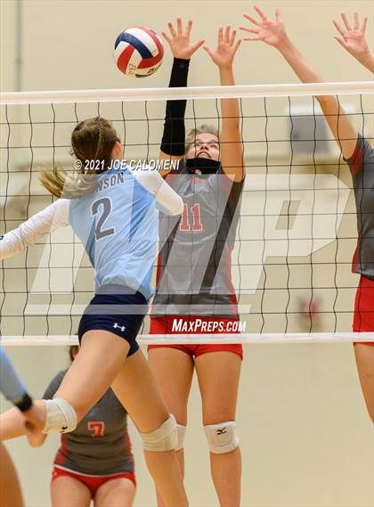 Thumbnail 2 in Lee vs Johnson photogallery.