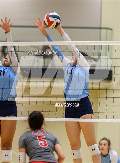 Thumbnail 3 in Lee vs Johnson photogallery.