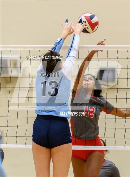 Thumbnail 1 in Lee vs Johnson photogallery.