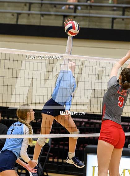 Thumbnail 2 in Lee vs Johnson photogallery.