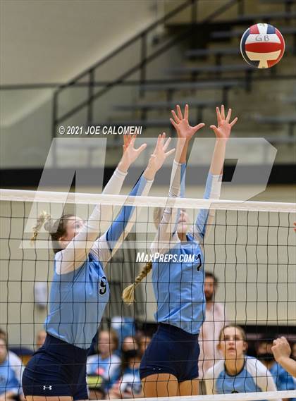 Thumbnail 2 in Lee vs Johnson photogallery.