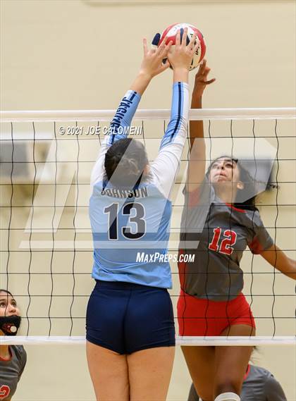 Thumbnail 3 in Lee vs Johnson photogallery.