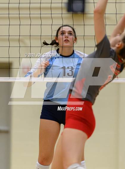 Thumbnail 3 in Lee vs Johnson photogallery.
