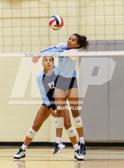 Thumbnail 3 in Lee vs Johnson photogallery.