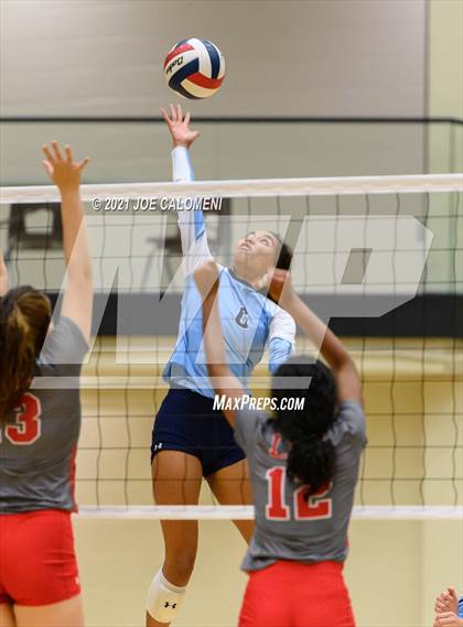 Thumbnail 2 in Lee vs Johnson photogallery.