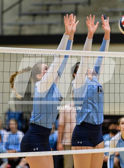 Thumbnail 3 in Lee vs Johnson photogallery.