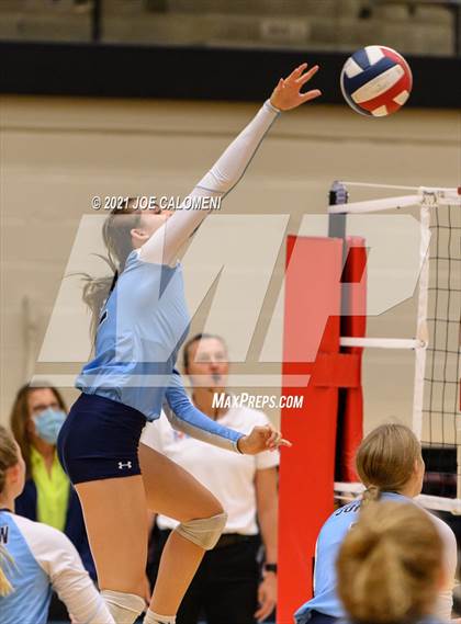 Thumbnail 2 in Lee vs Johnson photogallery.