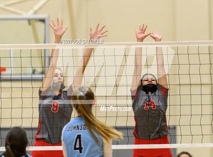 Thumbnail 2 in Lee vs Johnson photogallery.