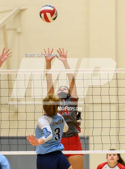 Thumbnail 3 in Lee vs Johnson photogallery.