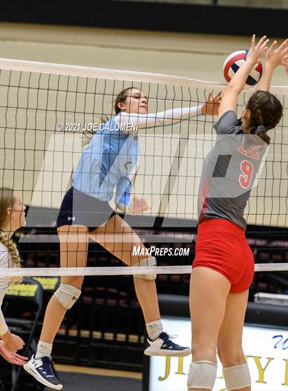 Thumbnail 3 in Lee vs Johnson photogallery.