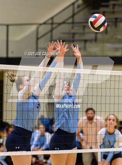 Thumbnail 1 in Lee vs Johnson photogallery.
