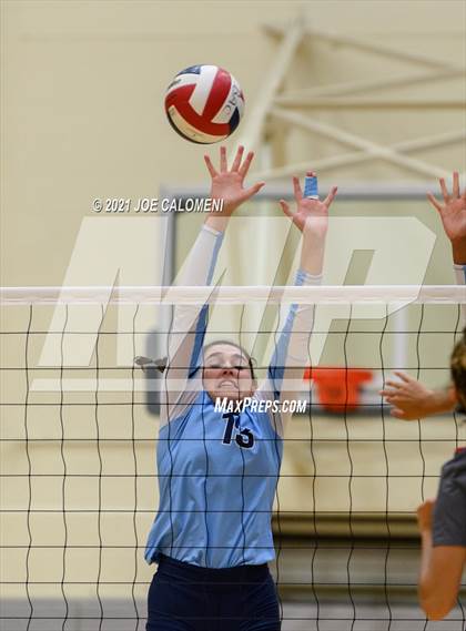 Thumbnail 2 in Lee vs Johnson photogallery.