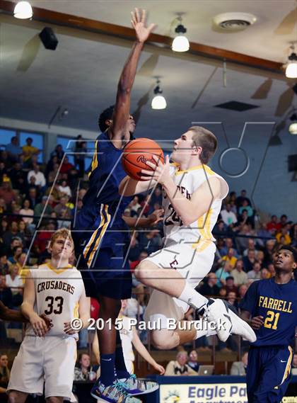 Thumbnail 3 in Farrell vs. Elk County Catholic (PIAA Class A Second Round) photogallery.