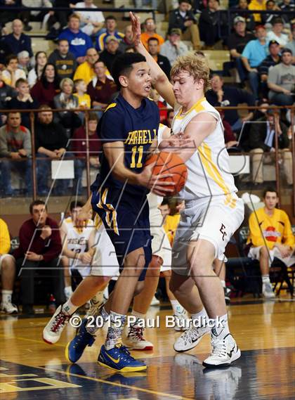 Thumbnail 2 in Farrell vs. Elk County Catholic (PIAA Class A Second Round) photogallery.