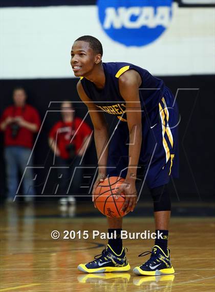 Thumbnail 1 in Farrell vs. Elk County Catholic (PIAA Class A Second Round) photogallery.