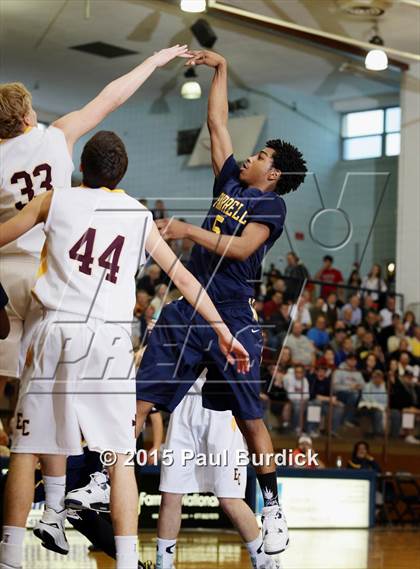 Thumbnail 3 in Farrell vs. Elk County Catholic (PIAA Class A Second Round) photogallery.