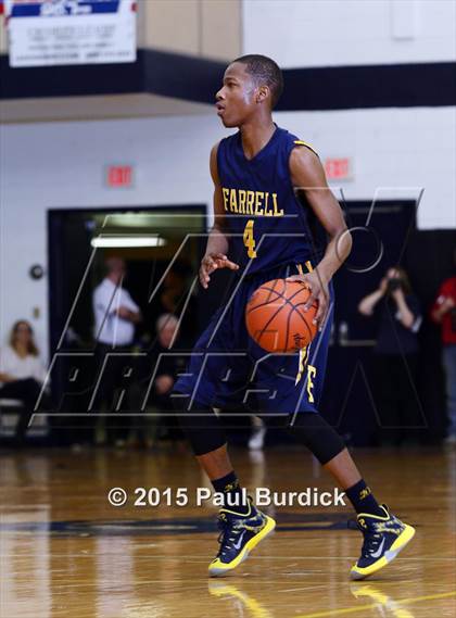 Thumbnail 2 in Farrell vs. Elk County Catholic (PIAA Class A Second Round) photogallery.