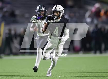 Thumbnail 1 in Iowa Colony vs. Randle (UIL 5A D2 Football Quarterfinal) photogallery.
