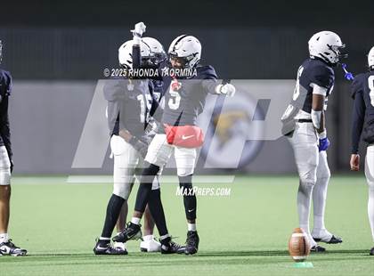 Thumbnail 1 in Iowa Colony vs. Randle (UIL 5A D2 Football Quarterfinal) photogallery.