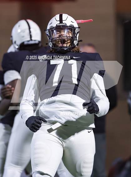 Thumbnail 2 in Iowa Colony vs. Randle (UIL 5A D2 Football Quarterfinal) photogallery.