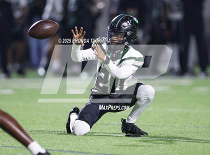Thumbnail 1 in Iowa Colony vs. Randle (UIL 5A D2 Football Quarterfinal) photogallery.