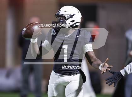 Thumbnail 1 in Iowa Colony vs. Randle (UIL 5A D2 Football Quarterfinal) photogallery.