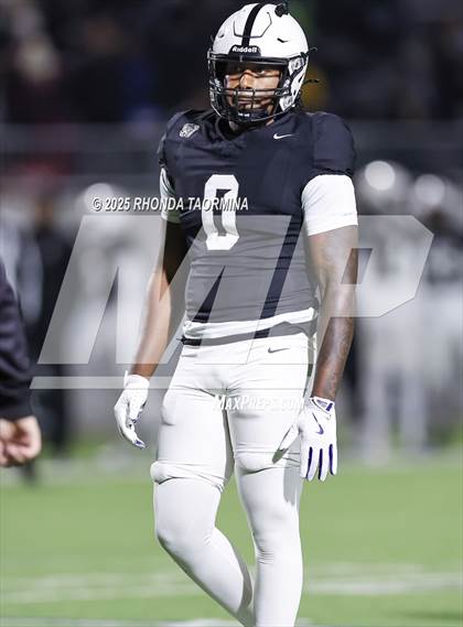 Thumbnail 2 in Iowa Colony vs. Randle (UIL 5A D2 Football Quarterfinal) photogallery.