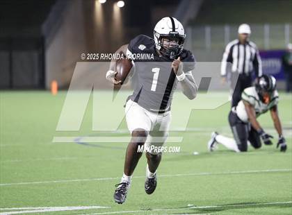 Thumbnail 1 in Iowa Colony vs. Randle (UIL 5A D2 Football Quarterfinal) photogallery.