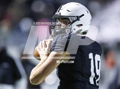 Thumbnail 1 in Iowa Colony vs. Randle (UIL 5A D2 Football Quarterfinal) photogallery.