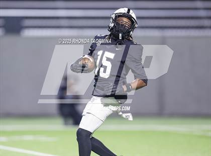 Thumbnail 2 in Iowa Colony vs. Randle (UIL 5A D2 Football Quarterfinal) photogallery.