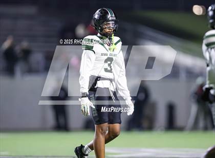 Thumbnail 2 in Iowa Colony vs. Randle (UIL 5A D2 Football Quarterfinal) photogallery.
