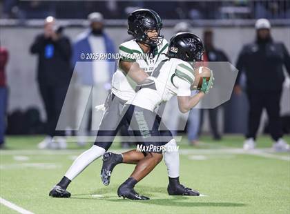 Thumbnail 2 in Iowa Colony vs. Randle (UIL 5A D2 Football Quarterfinal) photogallery.