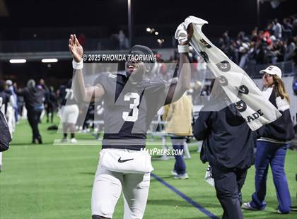 Thumbnail 1 in Iowa Colony vs. Randle (UIL 5A D2 Football Quarterfinal) photogallery.