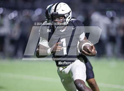 Thumbnail 2 in Iowa Colony vs. Randle (UIL 5A D2 Football Quarterfinal) photogallery.