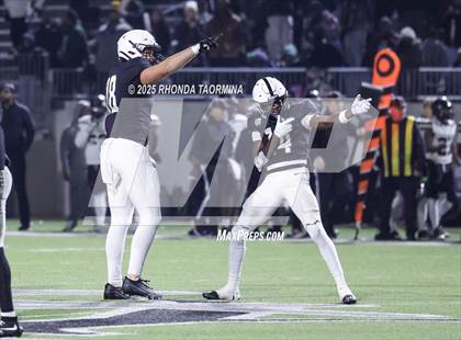 Thumbnail 3 in Iowa Colony vs. Randle (UIL 5A D2 Football Quarterfinal) photogallery.
